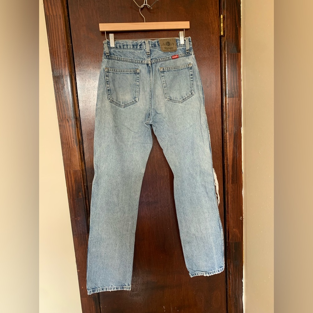 Wrangler jeans! Marked 30 x 32 straight leg. Mid rise.